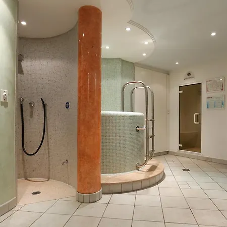 Apartment Laitacherhof: Modern Alpine Retreat With Pool And Sauna